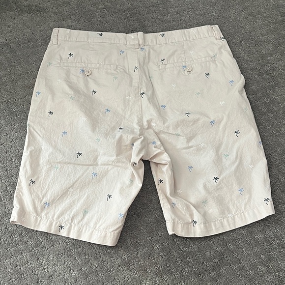 H&M Shorts - Picture 2 of 5